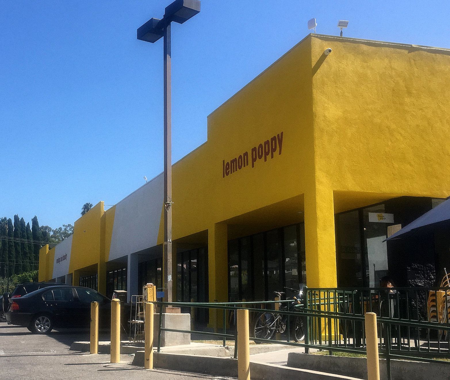 Verdugo Plaza Lemon Poppy